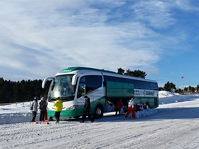 Et si vous êtes beaucoup plus : notre autocar Grand Tourisme de 71 places